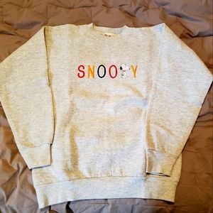 Light grey SNOOPY sweatshirt.